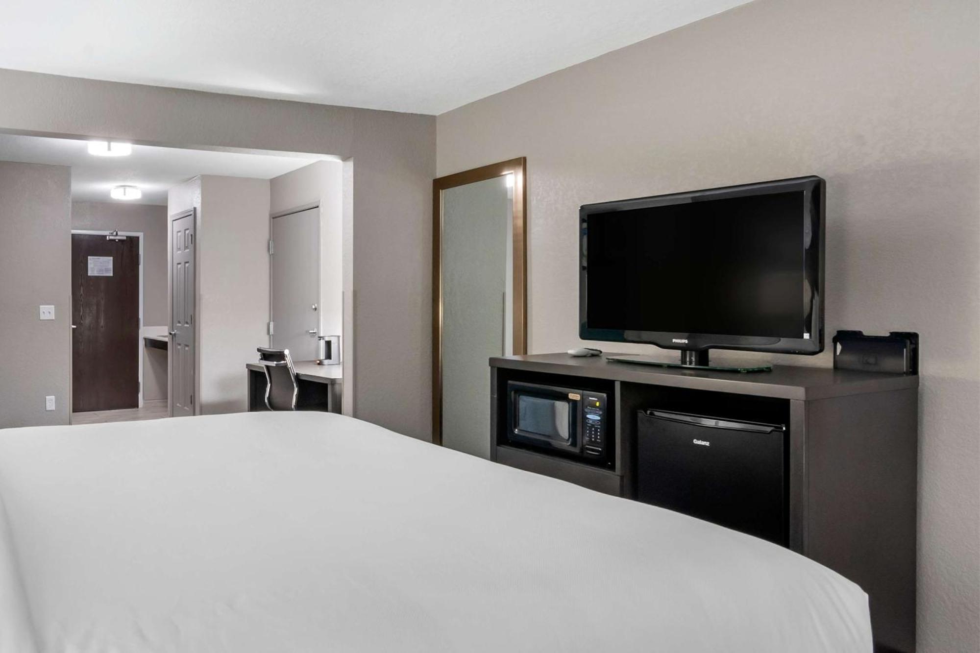 Comfort Inn & Suites Emporia Exteriör bild
